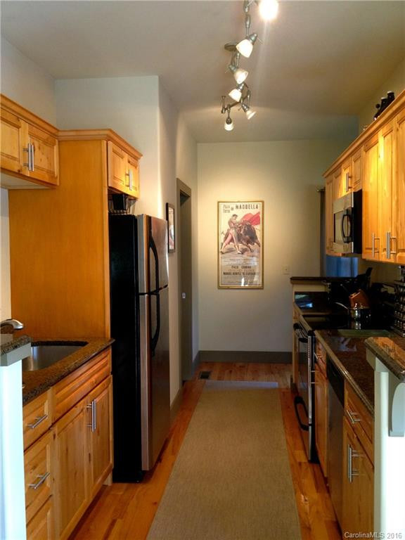 360 Riverview Drive - Photo 3