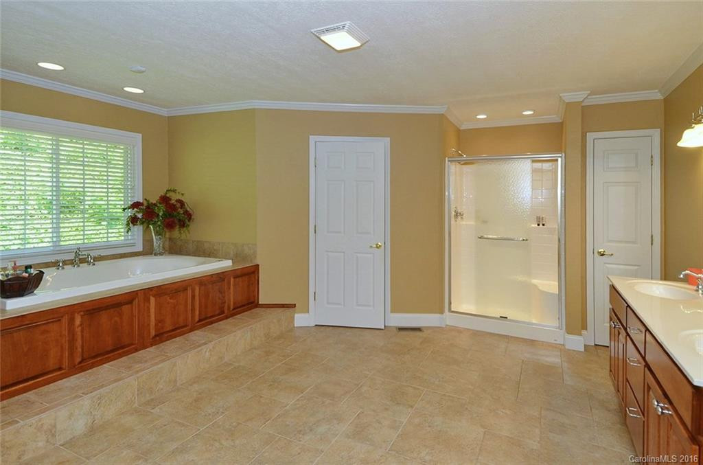 325 Knollwood Drive - Photo 13