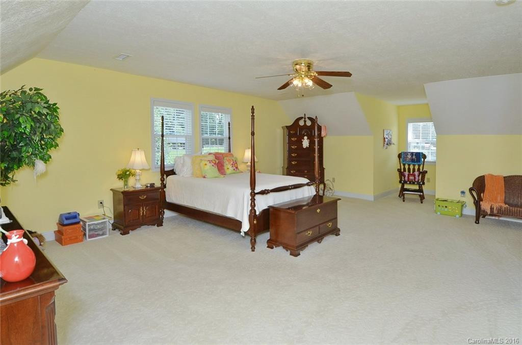325 Knollwood Drive - Photo 14