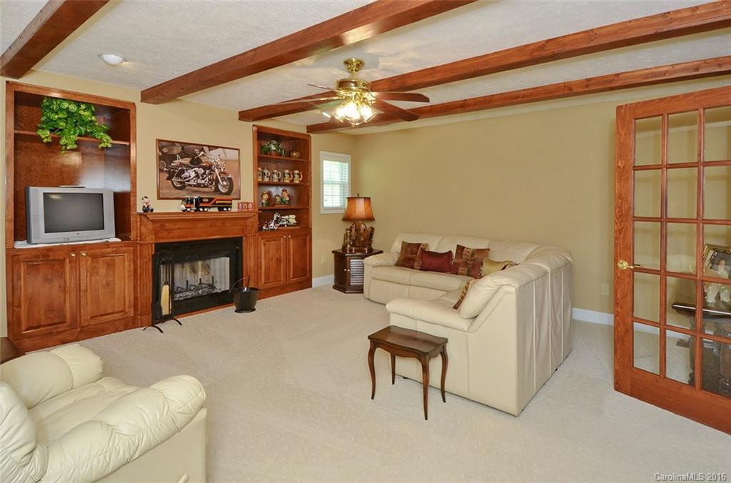 325 Knollwood Drive - Photo 16