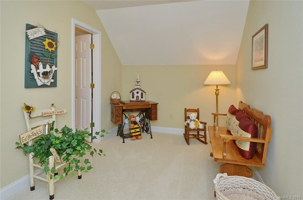 325 Knollwood Drive - Photo 18