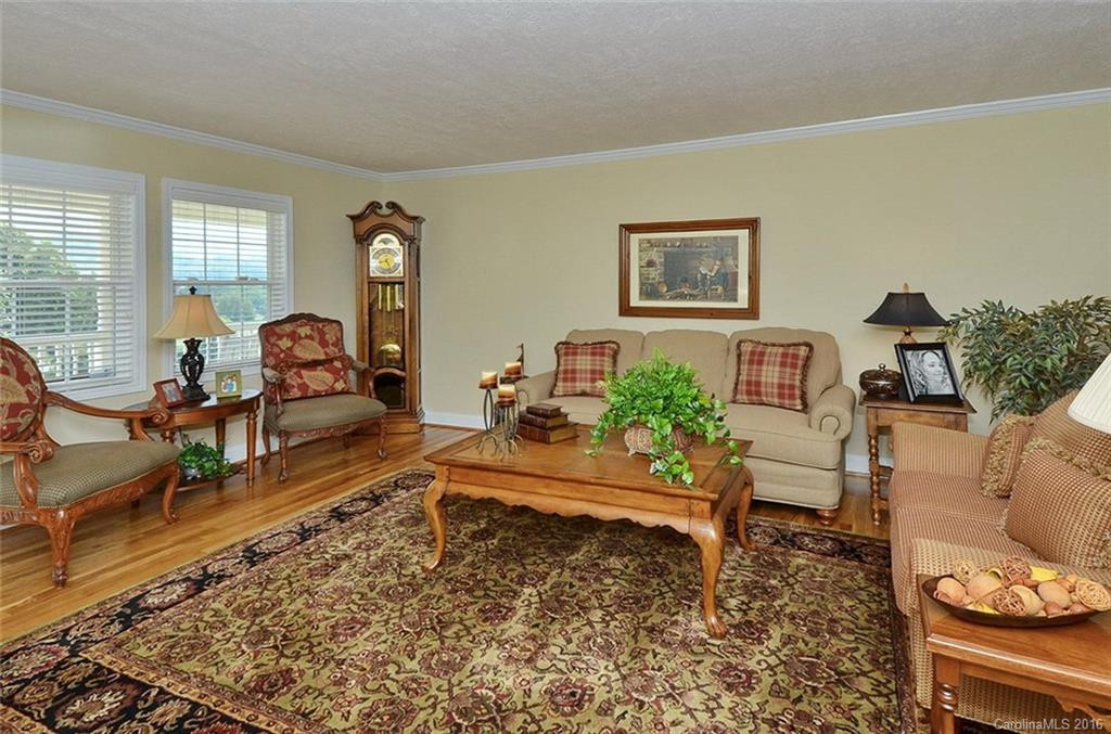 325 Knollwood Drive - Photo 5
