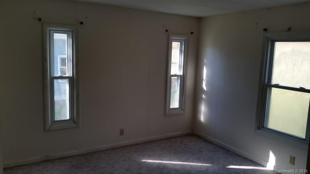 4487 Hendersonville Highway - Photo 10