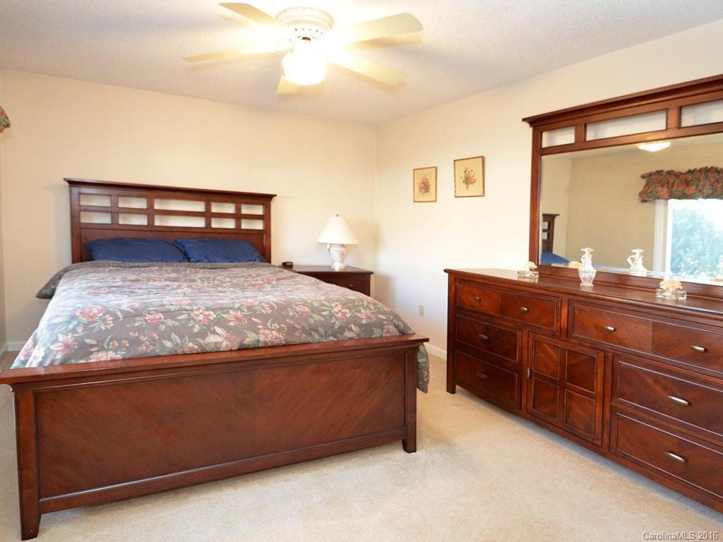 551 Woodfield Lane - Photo 15
