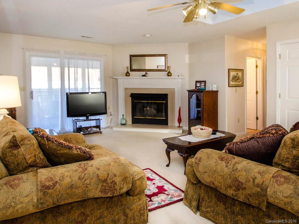 551 Woodfield Lane - Photo 5