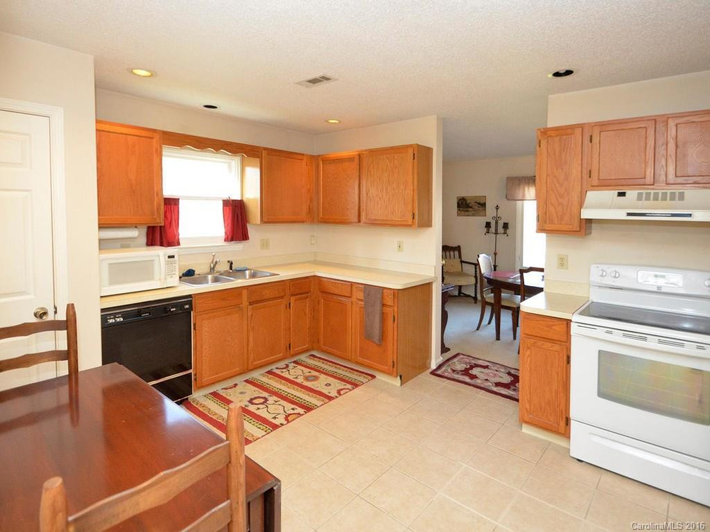 551 Woodfield Lane - Photo 7
