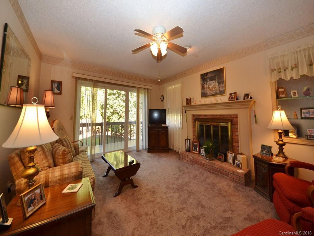 140 Exeter Court #140 - Photo 2