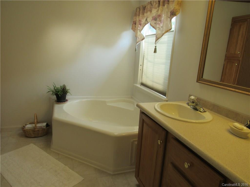 115 Founders Way - Photo 4