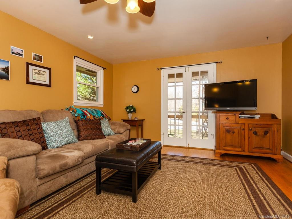 206 Hillandale Drive - Photo 4