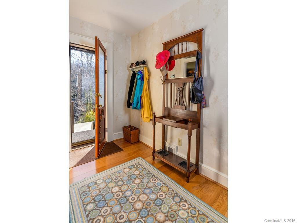 272 Lakewood Drive - Photo 3