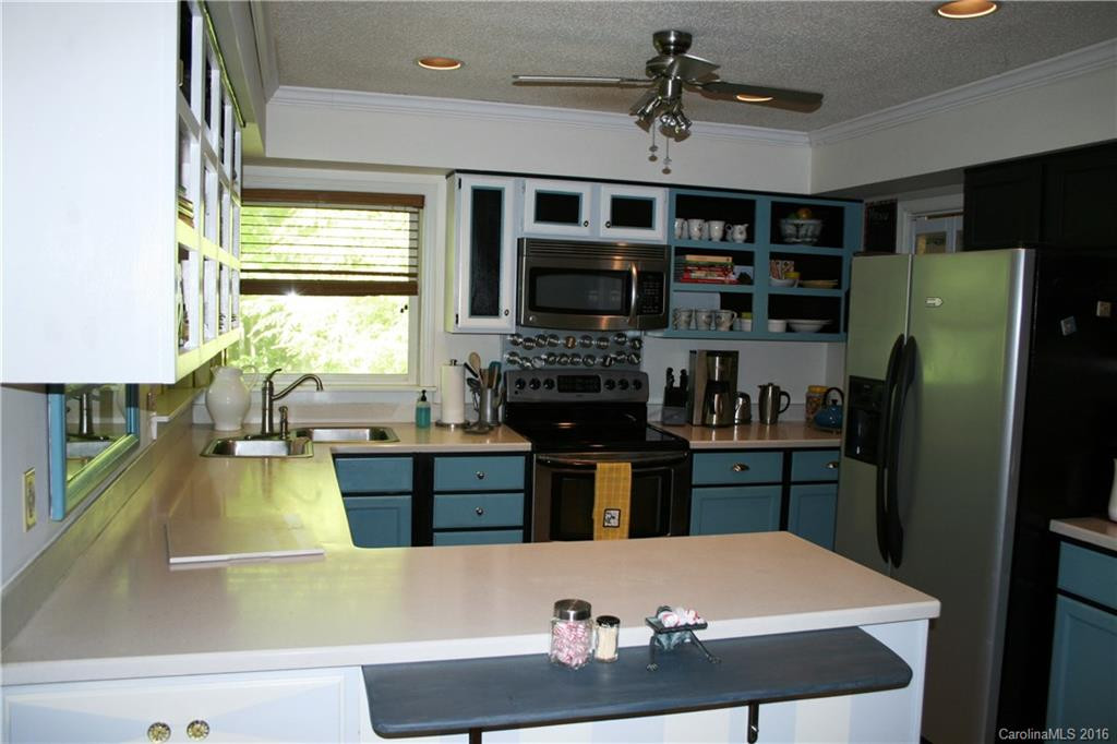 210 Spring Valley Drive - Photo 4