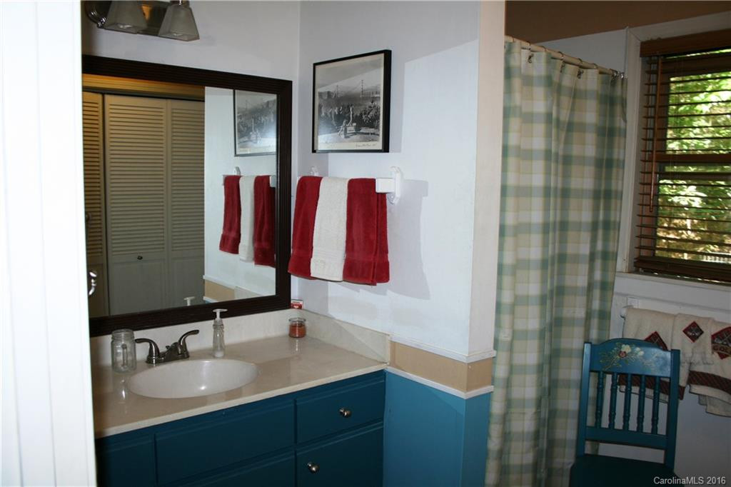210 Spring Valley Drive - Photo 8