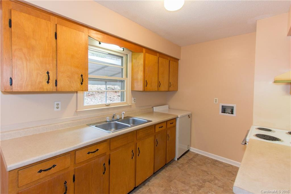 216 Pine Hill Drive - Photo 7