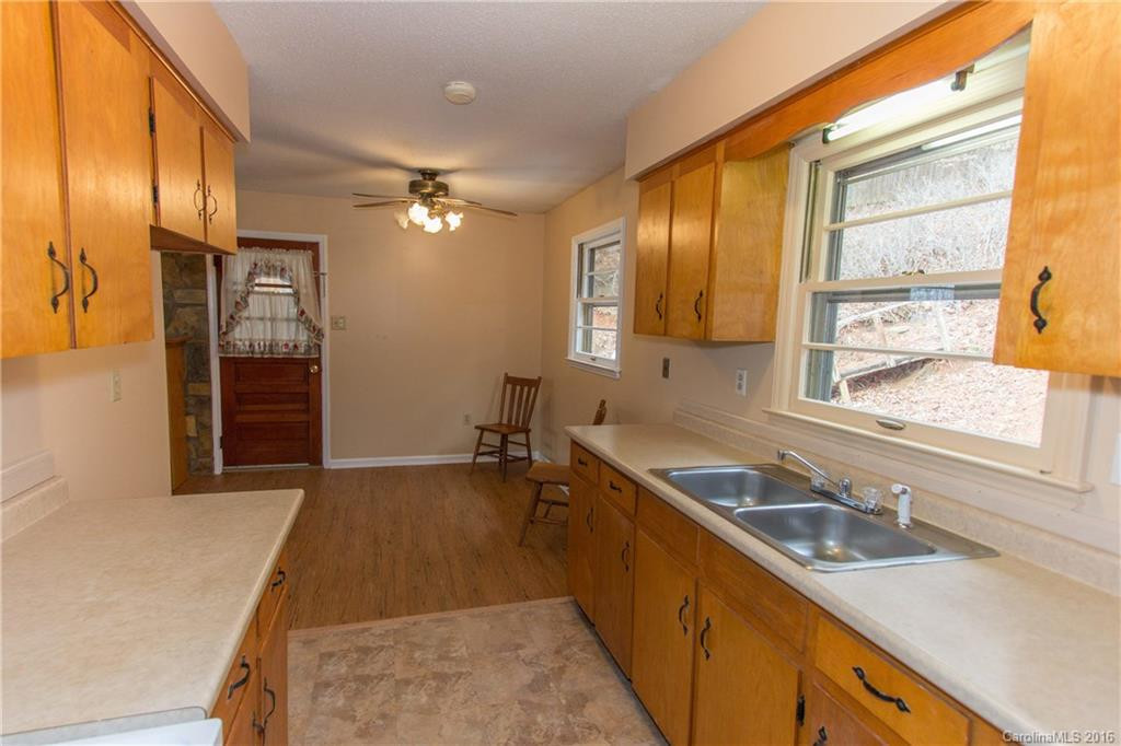 216 Pine Hill Drive - Photo 8
