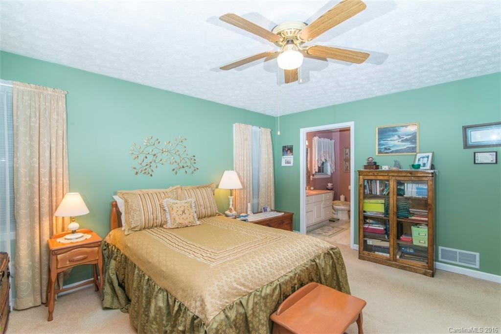 1656 Howard Gap Road - Photo 14