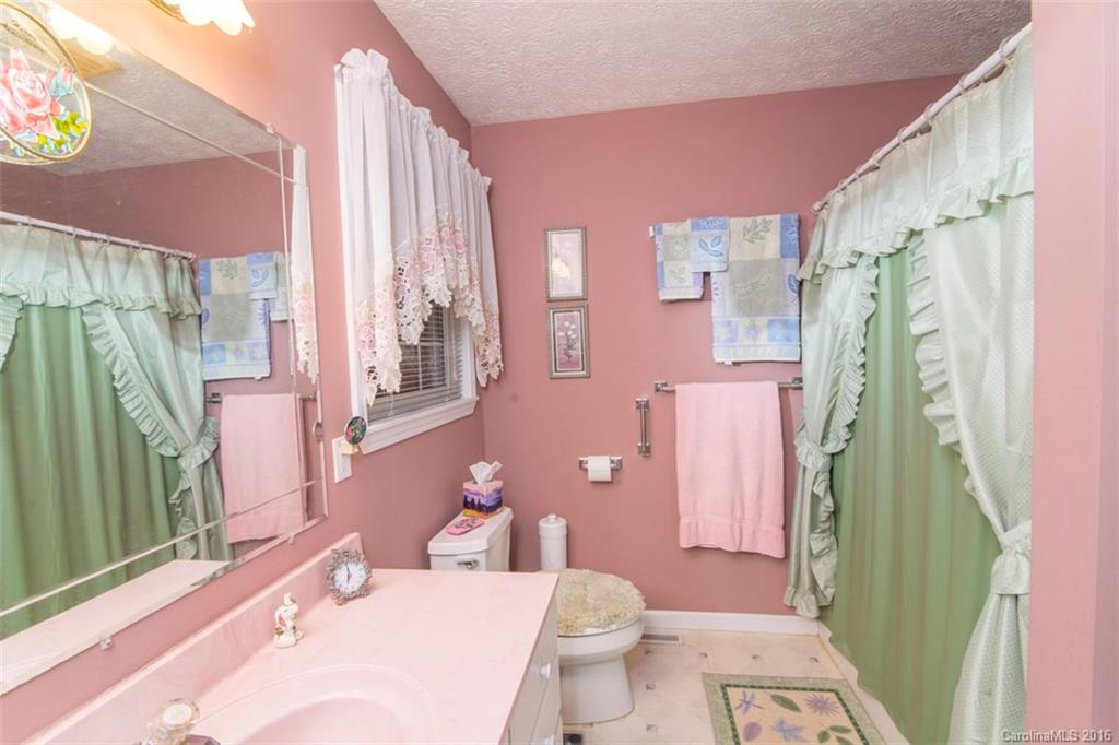 1656 Howard Gap Road - Photo 15