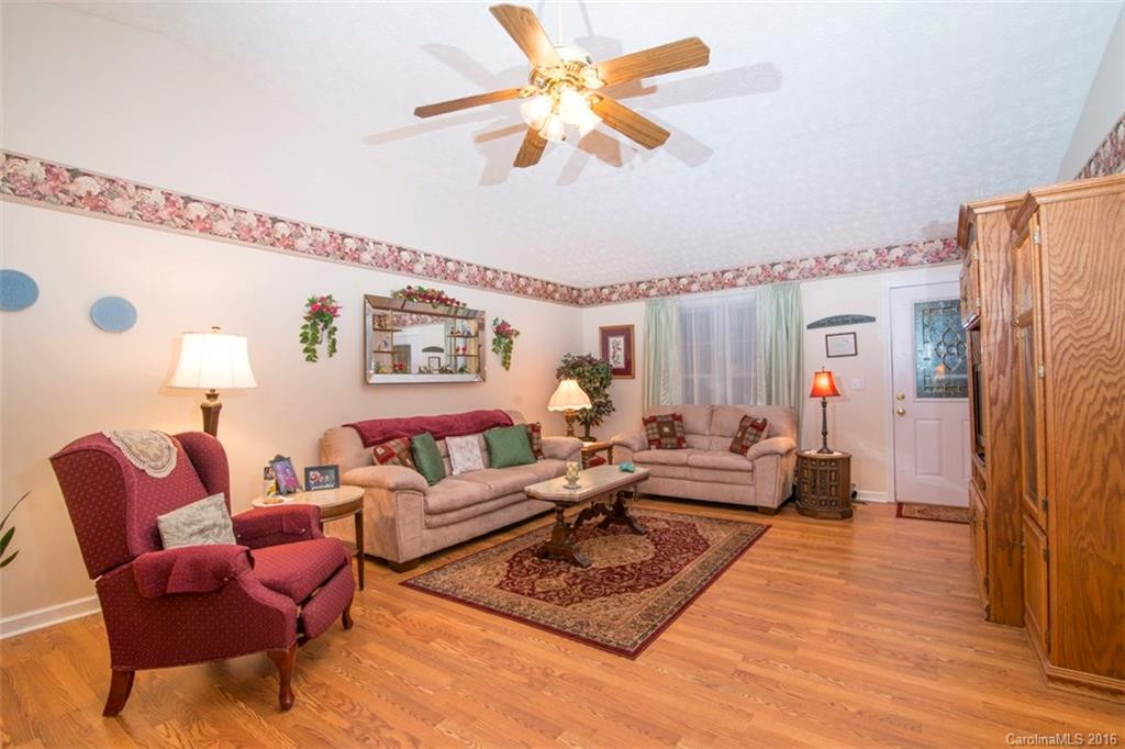 1656 Howard Gap Road - Photo 3