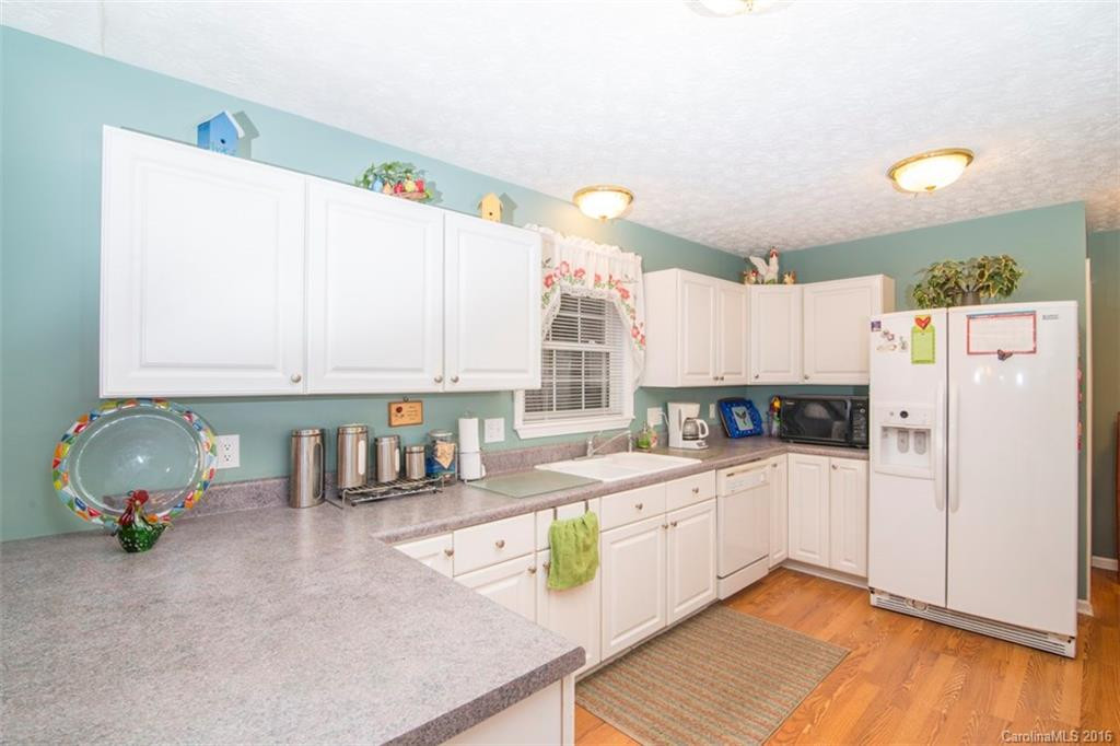 1656 Howard Gap Road - Photo 5