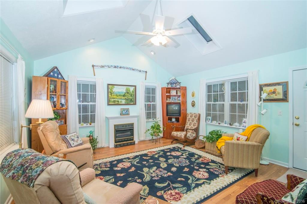 1656 Howard Gap Road - Photo 8