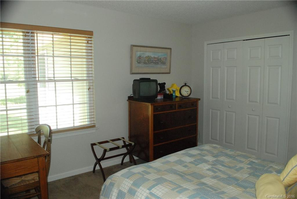 267 Highland Golf Drive - Photo 16
