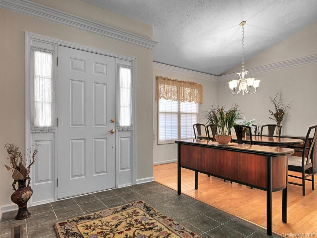 203 Pine Knot Trail - Photo 3