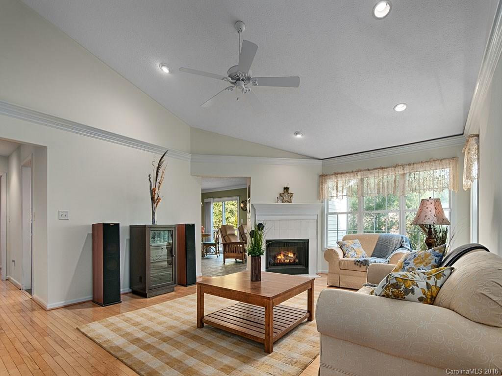 203 Pine Knot Trail - Photo 4