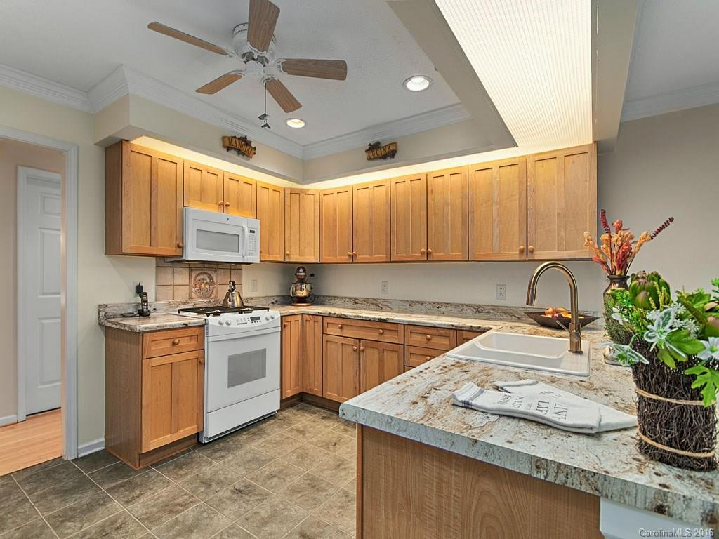 203 Pine Knot Trail - Photo 8