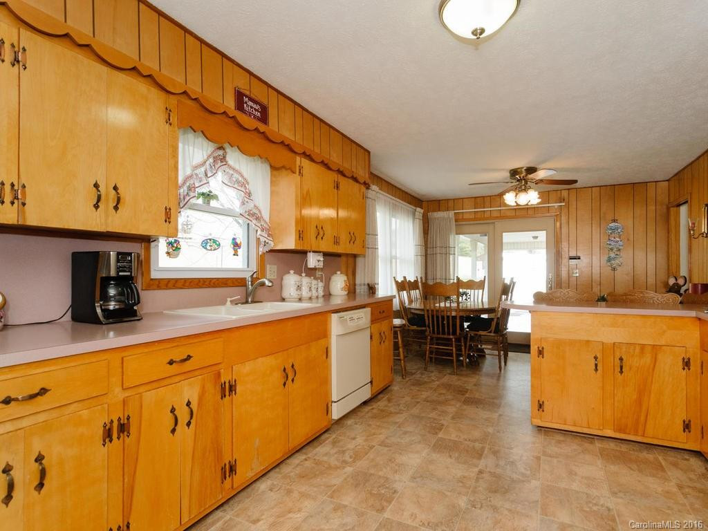 2379 Smoky Park Highway - Photo 11