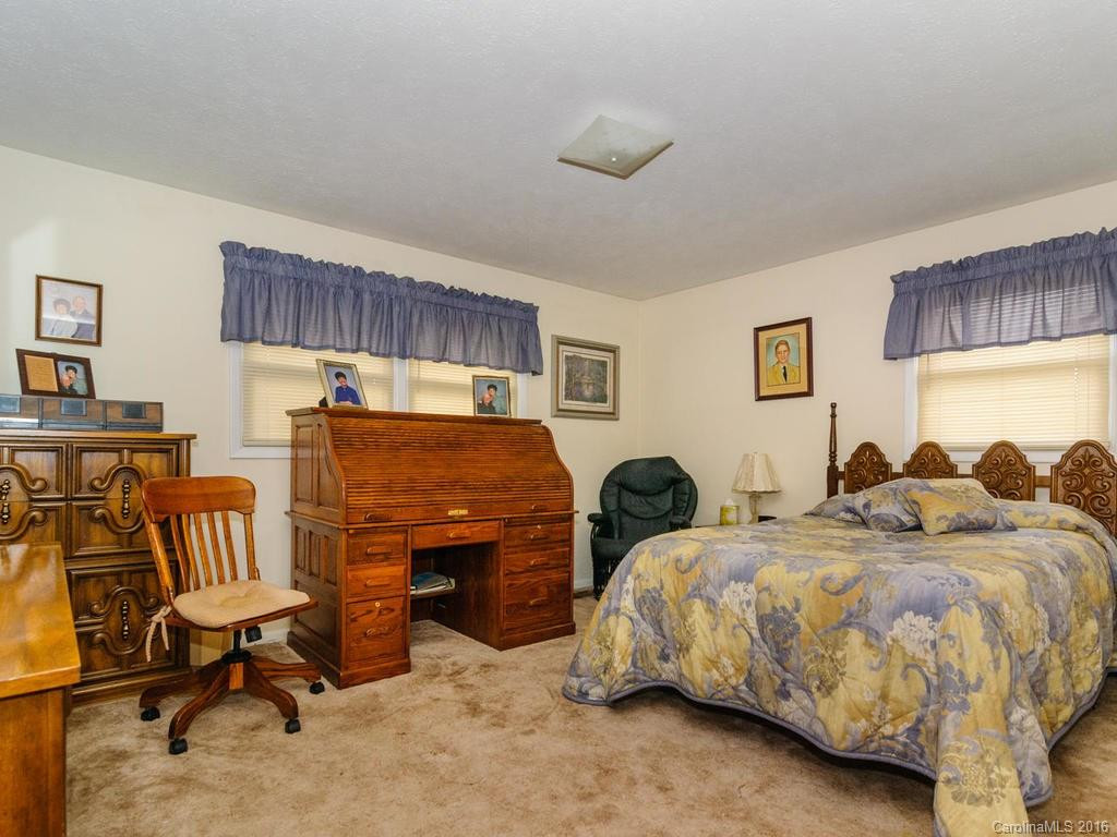 2379 Smoky Park Highway - Photo 15