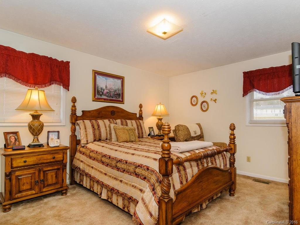2379 Smoky Park Highway - Photo 17