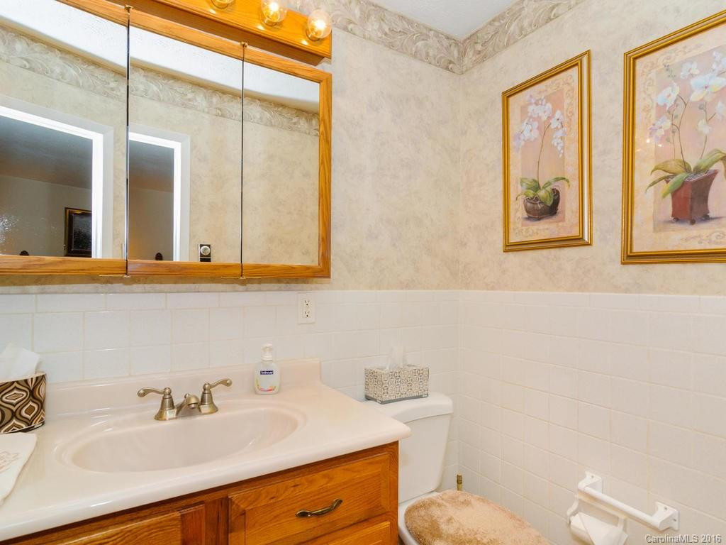 2379 Smoky Park Highway - Photo 18