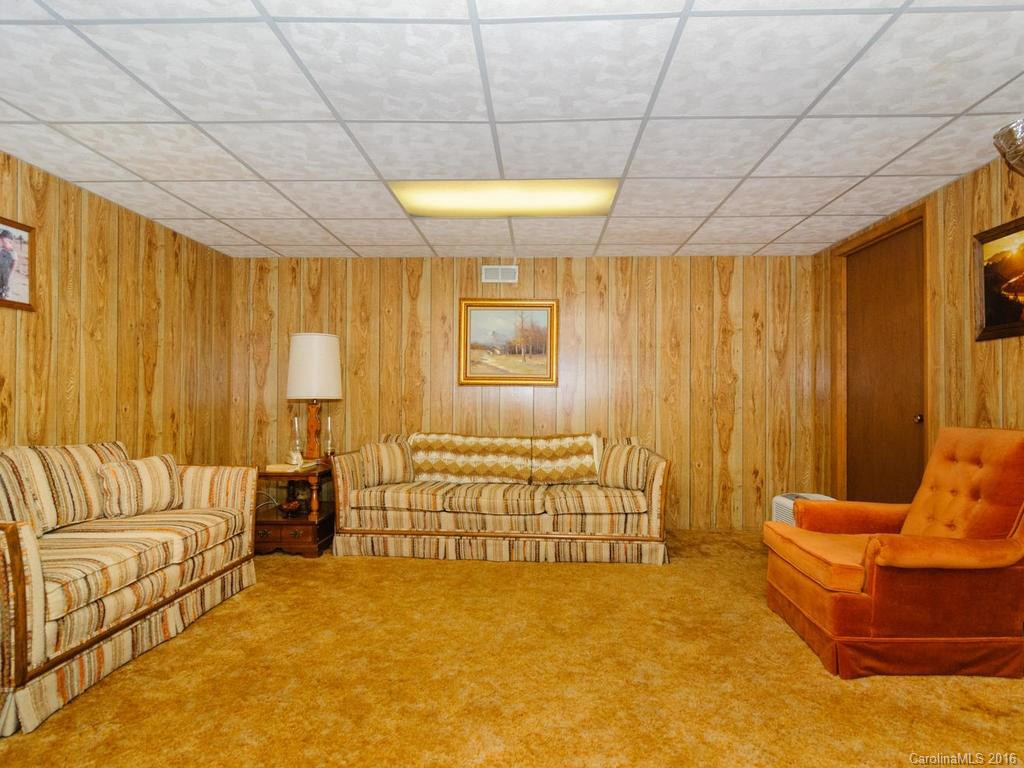 2379 Smoky Park Highway - Photo 20