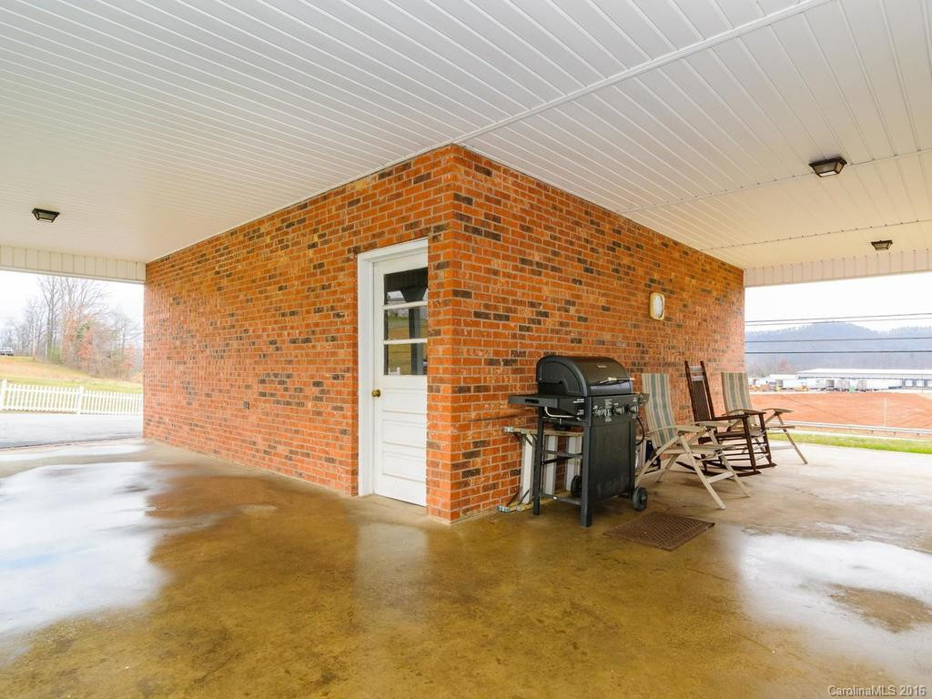 2379 Smoky Park Highway - Photo 21