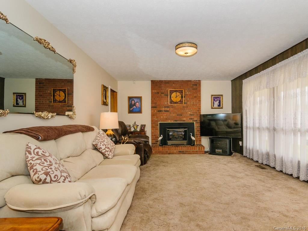 2379 Smoky Park Highway - Photo 5