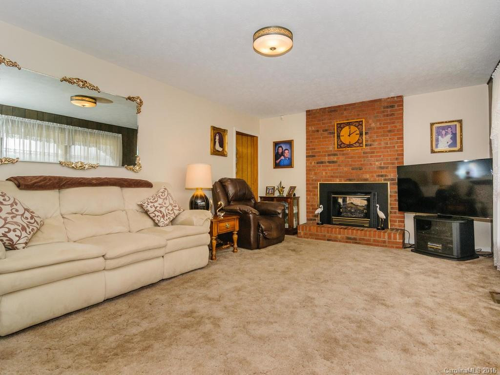 2379 Smoky Park Highway - Photo 6