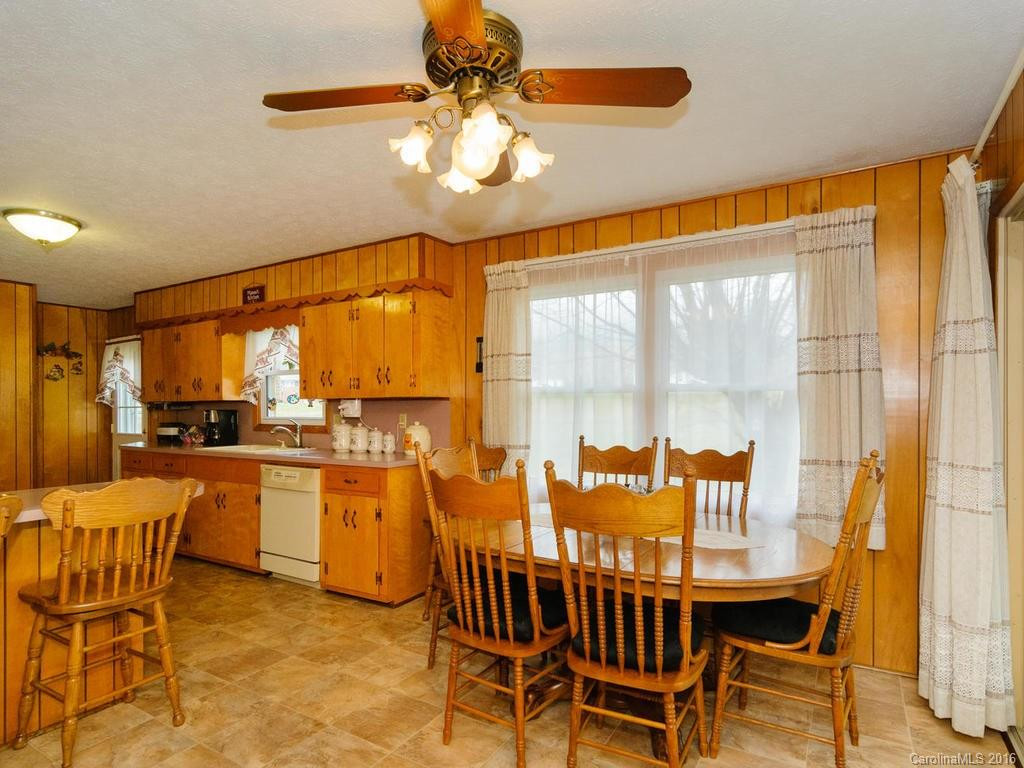 2379 Smoky Park Highway - Photo 10