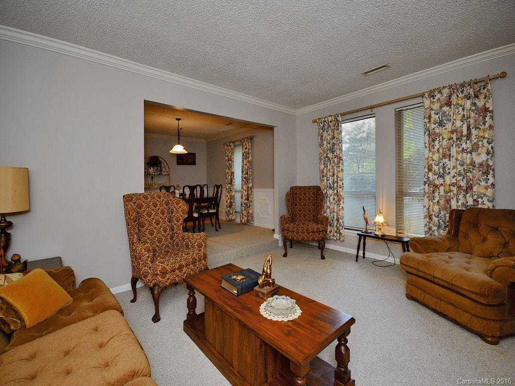 213 Dundeve Circle - Photo 3