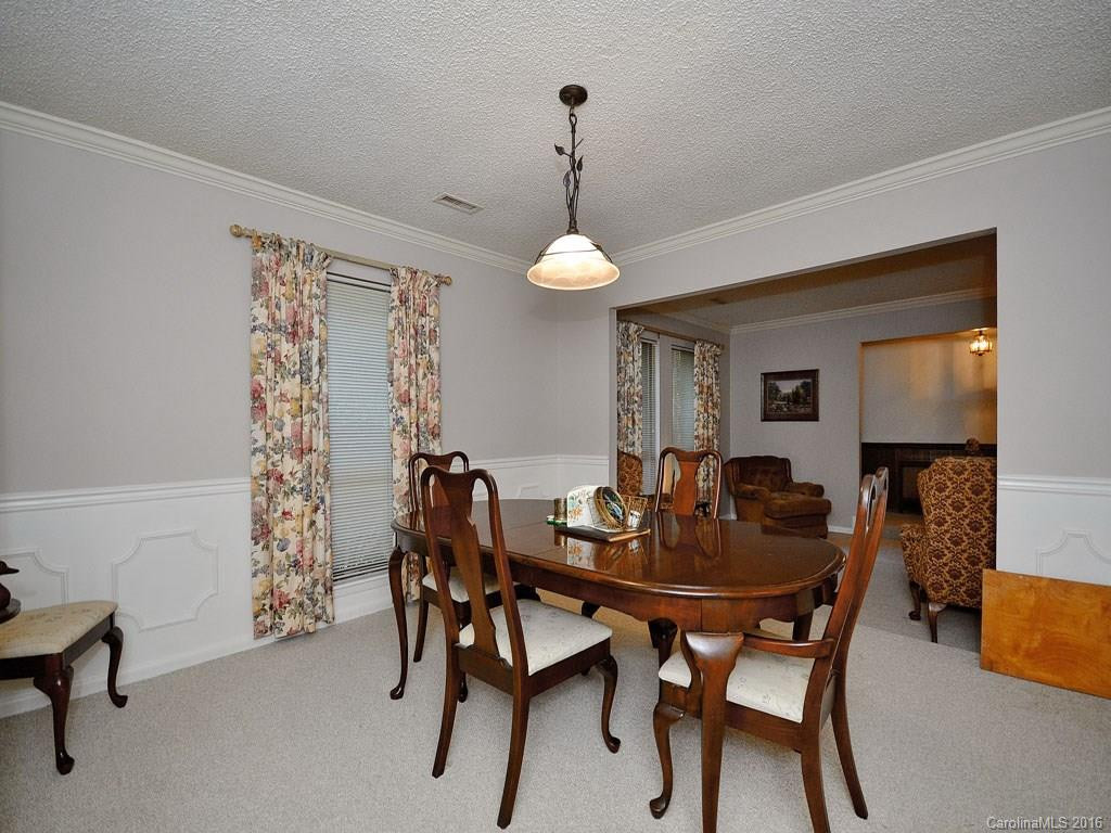 213 Dundeve Circle - Photo 4