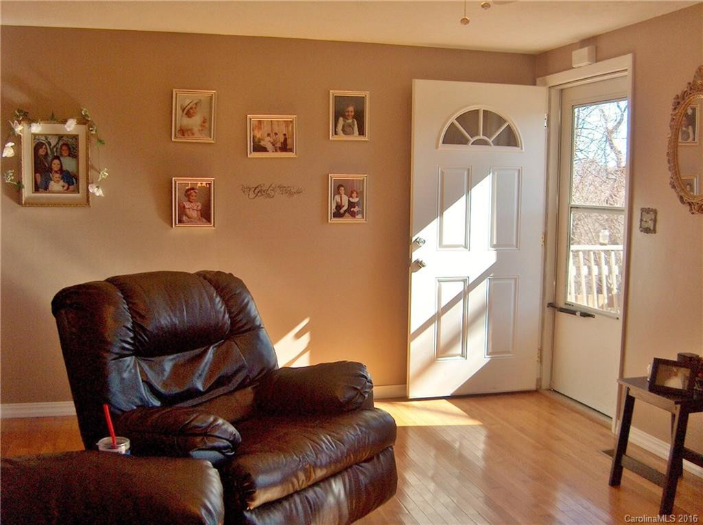 203 Winchester Drive - Photo 3