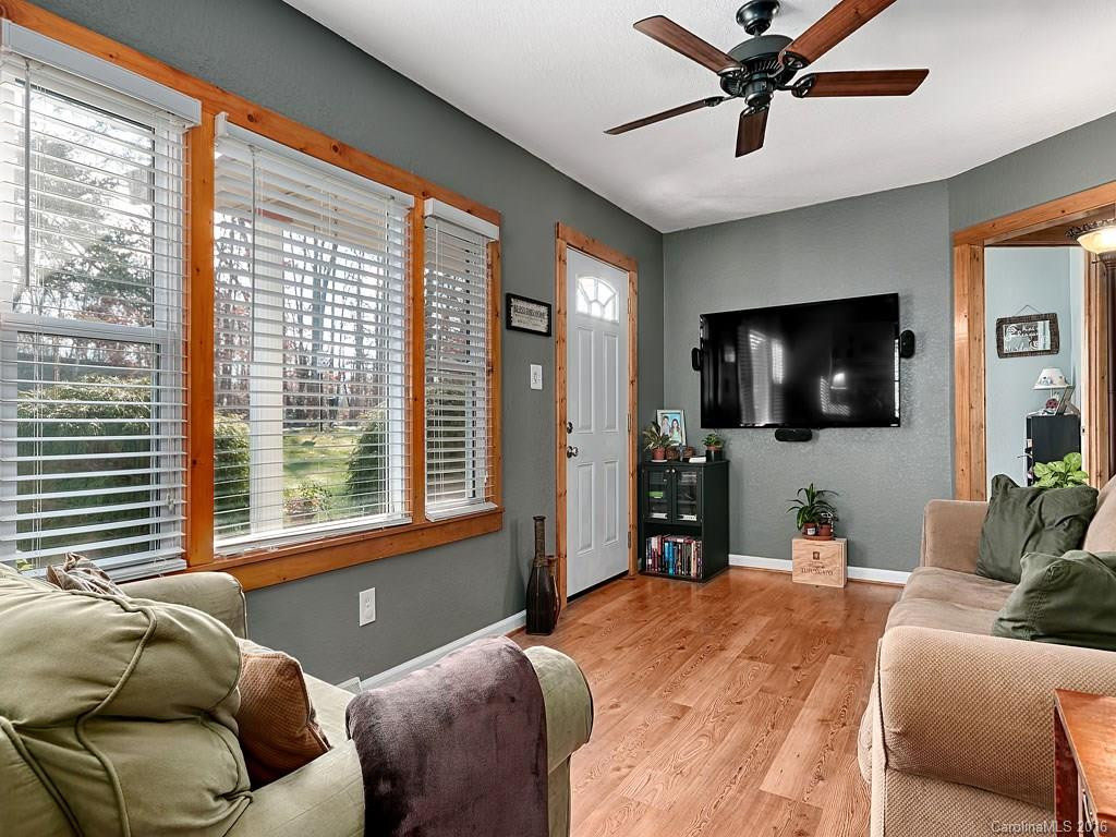 171 Moody Avenue - Photo 4