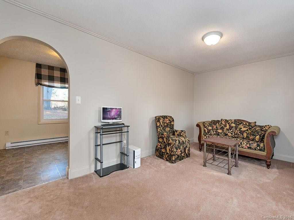 213 Lyndon Lane - Photo 3