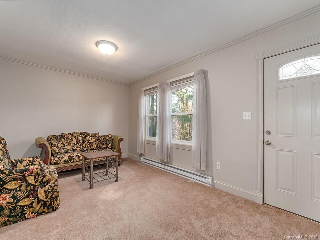 213 Lyndon Lane - Photo 4