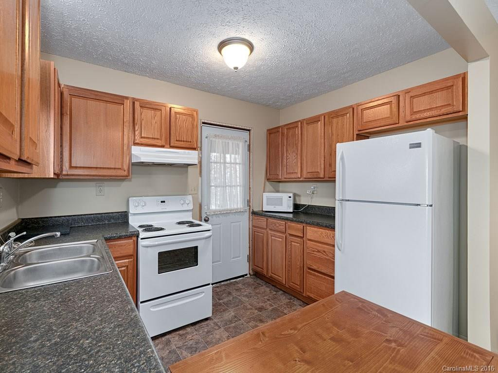 213 Lyndon Lane - Photo 10