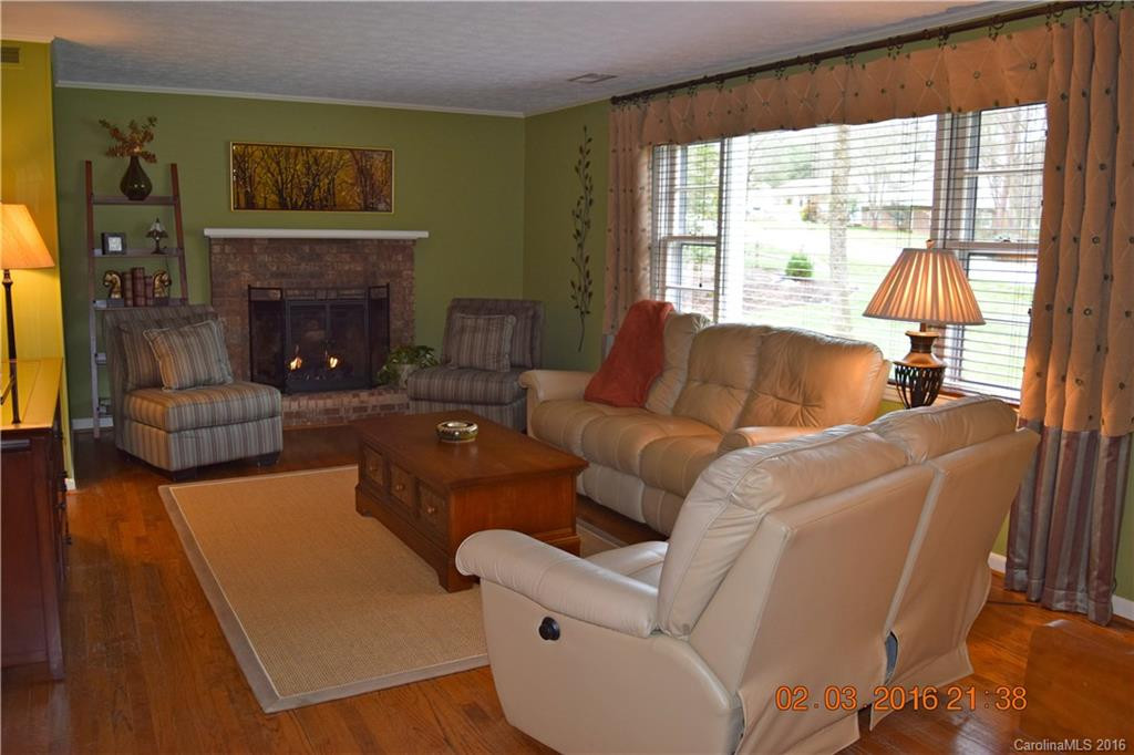 129 Whisperwood Drive - Photo 2