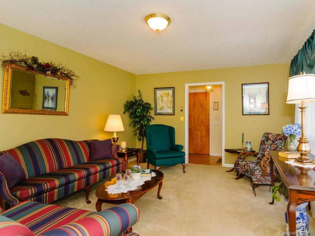108 Brentwood Drive - Photo 2