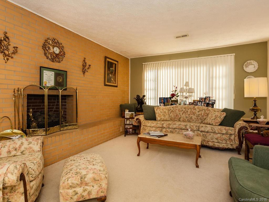 1500 Main Street - Photo 2