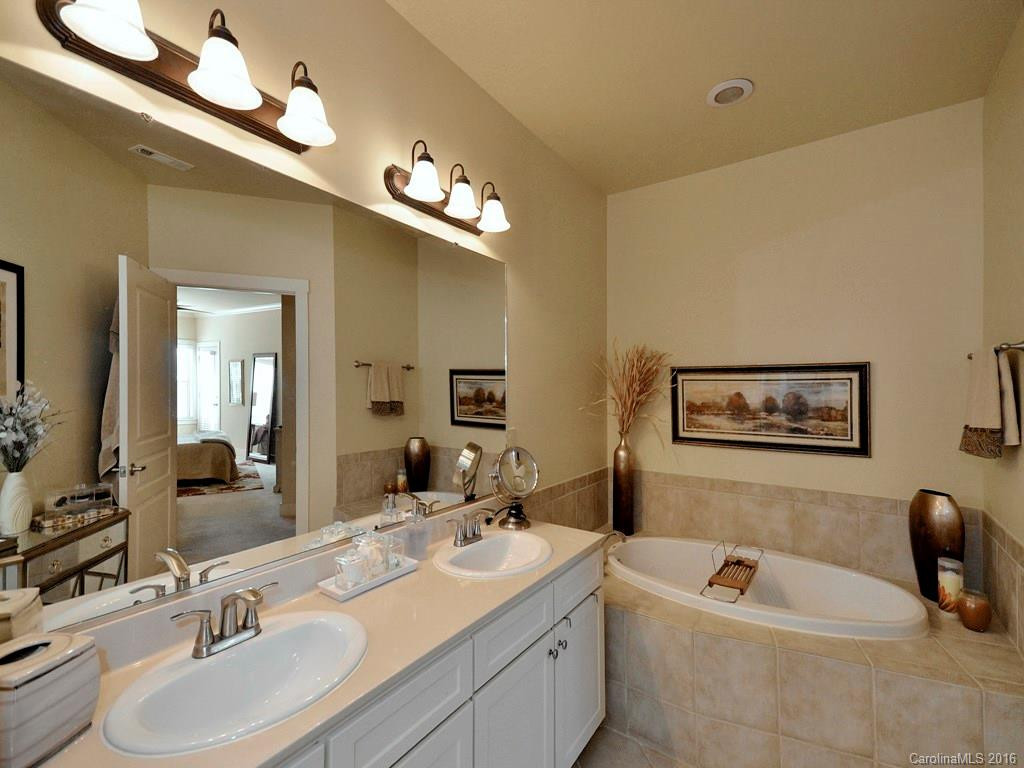 9 Kenilworth Knoll #302 - Photo 10