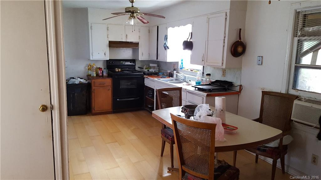 582 Salisbury Road - Photo 4