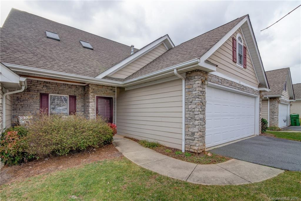 873 West Pointe Drive #31 - Photo 2