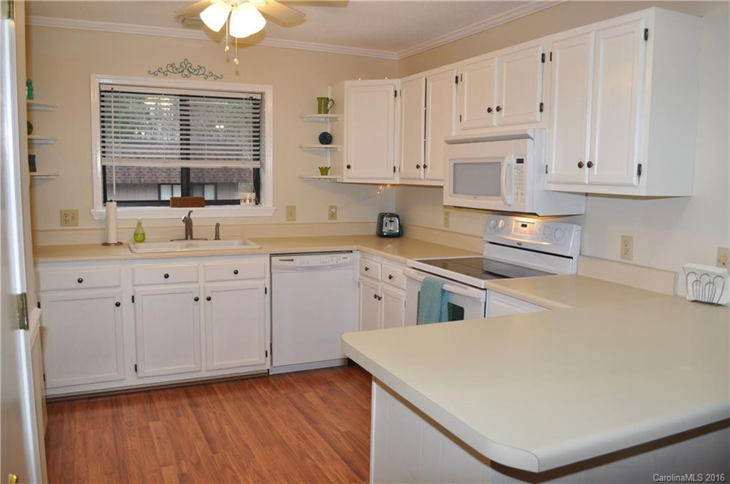 15 Lake Drive #D7 - Photo 2